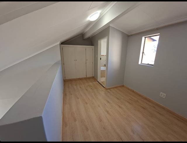 3 BEDROOM TOWNHOUSE FOR SALE IN ILLIONDALE